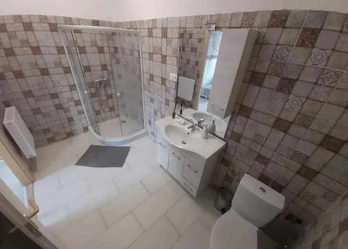 Apartment Green Paradise Vendeg Es Rendezvenyhaz Szentpeterfa